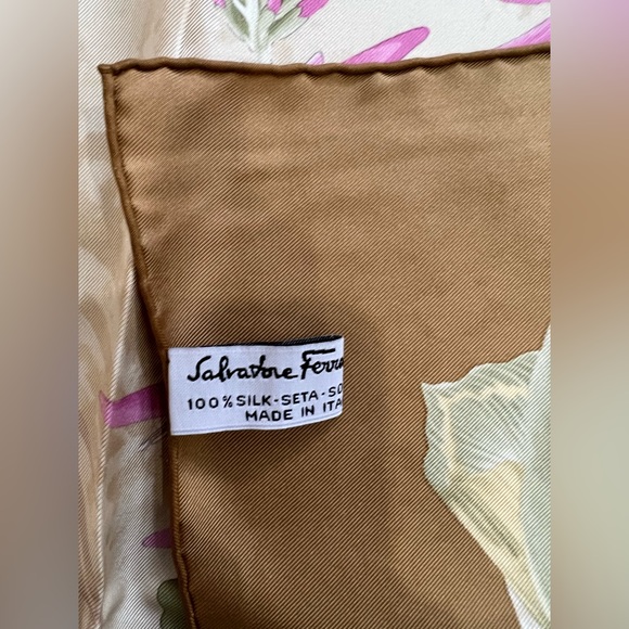 Ferragamo silk scarf - Picture 4 of 6